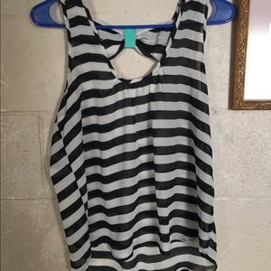 Tank top with blow on the back